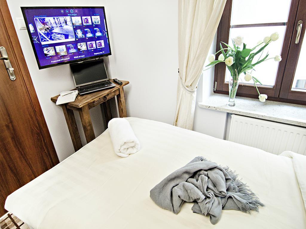 Five Stars Bed&Breakfast Wroclaw Oda fotoğraf