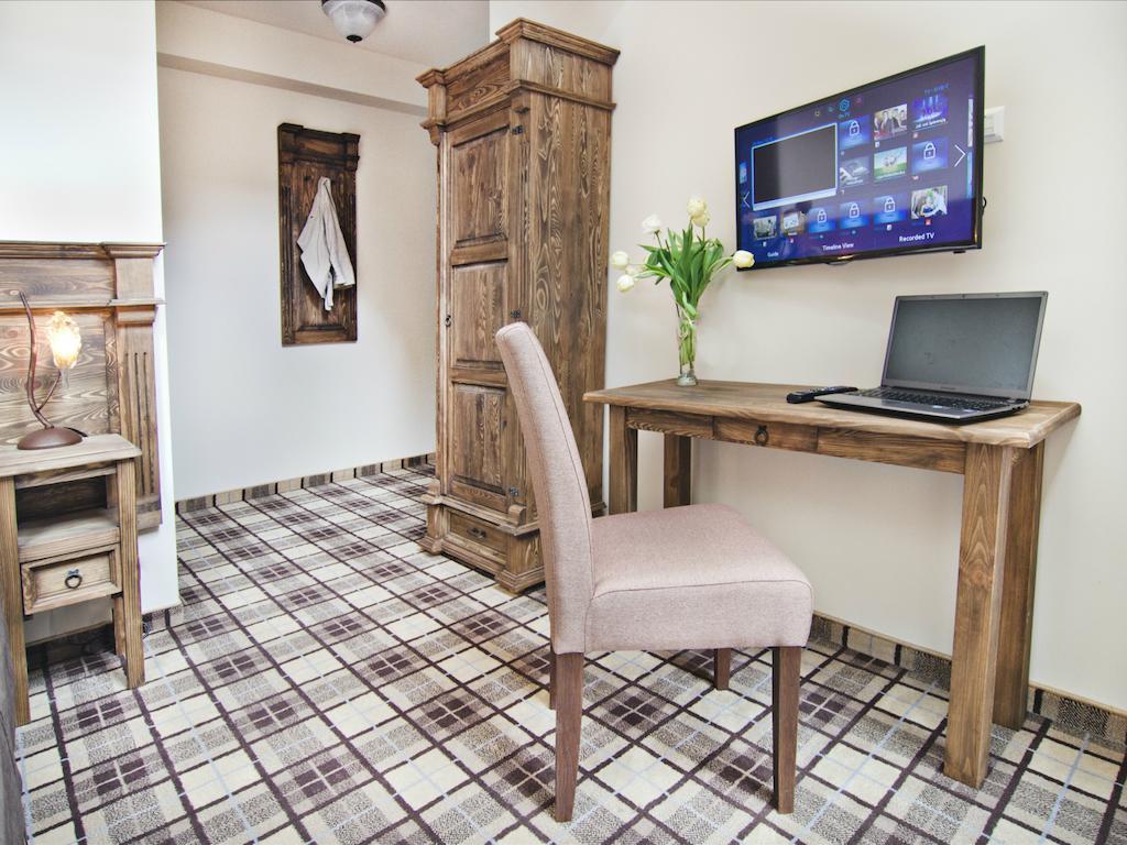 Five Stars Bed&Breakfast Wroclaw Oda fotoğraf